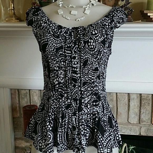 Sunny Leigh Tops - Sunny Leigh black and white blouse